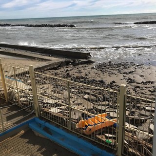 Sanremo: mareggiata dell'ottobre scorso, l'Amministrazione proroga le concessioni delle spiagge libere attrezzate Sanremo: mareggiata dell'ottobre scorso, l'Amministrazione proroga le concessioni delle spiagge libere attrezzate
