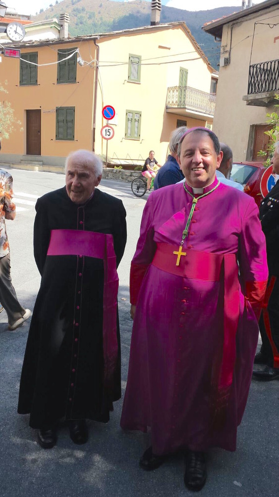Da sinistra, Don Luigi Rubino ed il Vescovo Antonio Suetta Da sinistra, Don Luigi Rubino ed il Vescovo Antonio Suetta