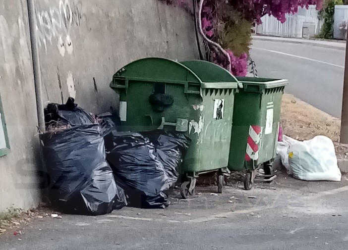 Ventimiglia: degrado in via alle ville, Giacovelli (UIL) "Gli operatori ecologici non hanno responsabilità"