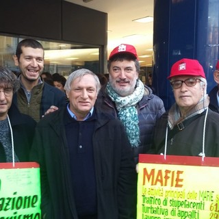 L'incontro all'esterno del Palafiori