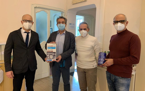 L’ordine degli infermieri di Imperia dona mascherine e crema cosmetica per il personale sanitario di Asl 1 L’ordine degli infermieri di Imperia dona mascherine e crema cosmetica per il personale sanitario di Asl 1