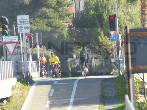Sanremo: il Sindaco chiede l'intervento ad Amaie Energia, due notti di pulizia per sistemare la pista ciclabile Sanremo: il Sindaco chiede l'intervento ad Amaie Energia, due notti di pulizia per sistemare la pista ciclabile