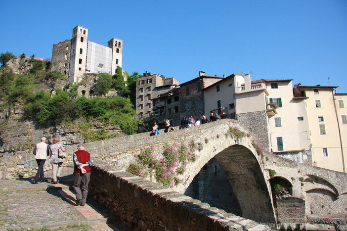 Dolceacqua, storia ed arte: Brea, Monet, Morscio. Domenica 1° febbraio visita guidata a tema Dolceacqua, storia ed arte: Brea, Monet, Morscio. Domenica 1° febbraio visita guidata a tema