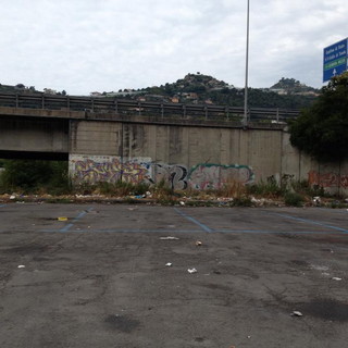 Degrado e sporcizia in via Tenda: la mail e le foto di un nostro lettore di Ventimiglia