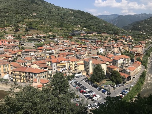 Dolceacqua: domani al via la distribuzione delle mascherine ai residenti, ci saranno anche le uova per i bimbi Dolceacqua: domani al via la distribuzione delle mascherine ai residenti, ci saranno anche le uova per i bimbi