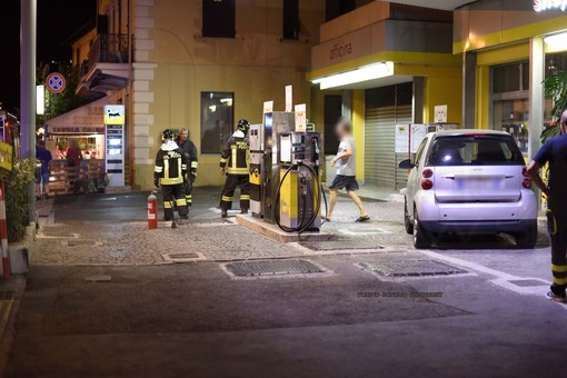 Sanremo: danneggia una pompa di benzina dopo il rifornimento, intervento dei Vigili del Fuoco alla Foce