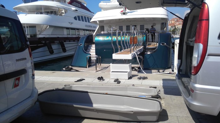 Imperia: un tragico incidente, è morta cadendo nella sua cabina la 33enne stewardess inglese sullo yacht in porto (Foto e Video) Imperia: un tragico incidente, è morta cadendo nella sua cabina la 33enne stewardess inglese sullo yacht in porto (Foto e Video)