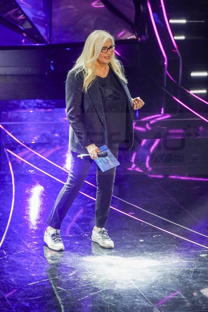 Sanremo 2025, triplicate le domande per partecipare all’estrazione dei biglietti di 'Domenica In': sfiorata quota 5000 Sanremo 2025, triplicate le domande per partecipare all’estrazione dei biglietti di 'Domenica In': sfiorata quota 5000