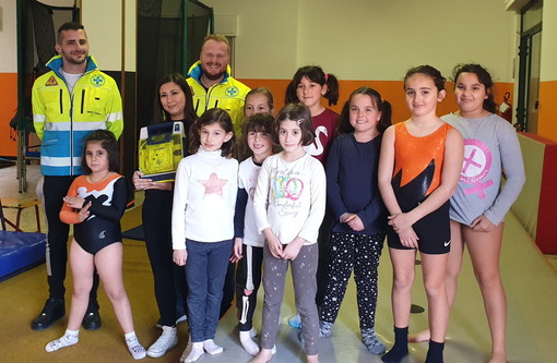 La Misericordia Croce Azzurra di Vallecrosia dona un defibrillatore all'associazione sportiva "Sunny Gym" La Misericordia Croce Azzurra di Vallecrosia dona un defibrillatore all'associazione sportiva "Sunny Gym"