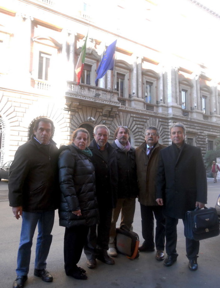 Dopo l'incontro di ieri al Ministero i ringraziamenti del Comitato Spontaneo Floricoltori di Sanremo Dopo l'incontro di ieri al Ministero i ringraziamenti del Comitato Spontaneo Floricoltori di Sanremo