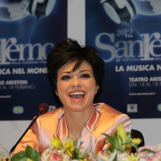 Festival: Dolcenera parla della scomparsa del suo ciuffo verde e del duetto di stasera con Professor Green