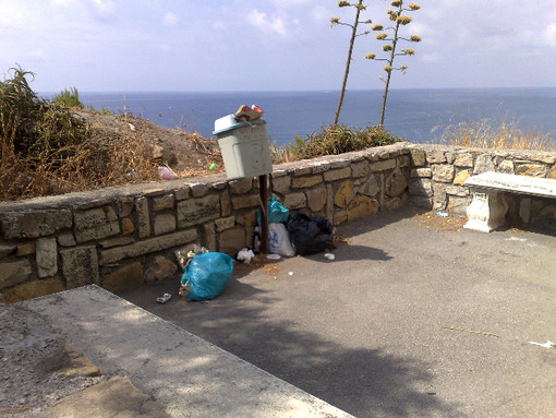 Degrado a Capo Nero: un lettore a Balbo "Riguarda anche Ospedaletti!"