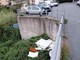 Sanremo: materassi, cuscini e coperte in una discarica abusiva in via Serenella. Ecco gli 'incivili' che tornano a colpire (Foto)