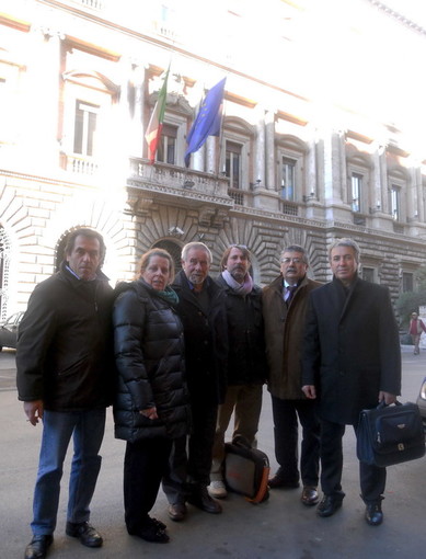 Dopo l'incontro di ieri al Ministero i ringraziamenti del Comitato Spontaneo Floricoltori di Sanremo Dopo l'incontro di ieri al Ministero i ringraziamenti del Comitato Spontaneo Floricoltori di Sanremo