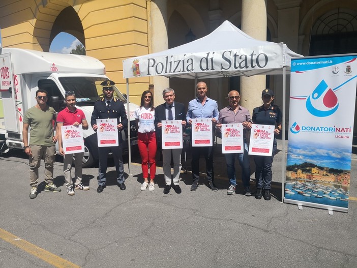 Imperia: Polizia di Stato e Fidas unite per la giornata mondiale del donatore, Cavalleri "Chi fa questo gesto salva una vita" (Foto e video) Imperia: Polizia di Stato e Fidas unite per la giornata mondiale del donatore, Cavalleri "Chi fa questo gesto salva una vita" (Foto e video)