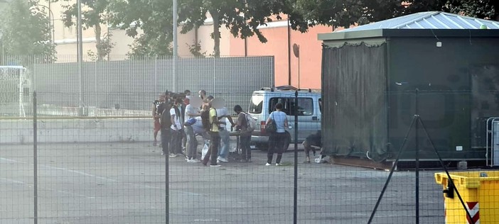 Ventimiglia: distribuzione dei pasti ai migranti a Roverino, la Caritas conferma &quot;Bisogna riaprire il Campo Roya&quot;