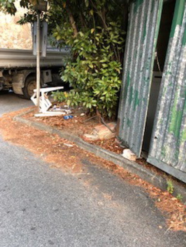 Sanremo: degrado e sporcizia nel parcheggio sotto l'ospedale 'Borea', nuova rimostranza di un lettore (Foto) Sanremo: degrado e sporcizia nel parcheggio sotto l'ospedale 'Borea', nuova rimostranza di un lettore (Foto)