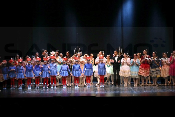 Il 'Cigno nero': una Scuola di Danza sempre in prima linea per la beneficenza, serata per la Croce Azzurra Il 'Cigno nero': una Scuola di Danza sempre in prima linea per la beneficenza, serata per la Croce Azzurra