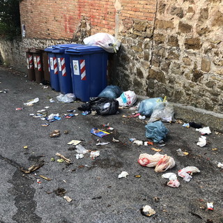 Sanremo: degrado e rifiuti, ancora problemi questa volta segnalati in via Duca degli Abruzzi