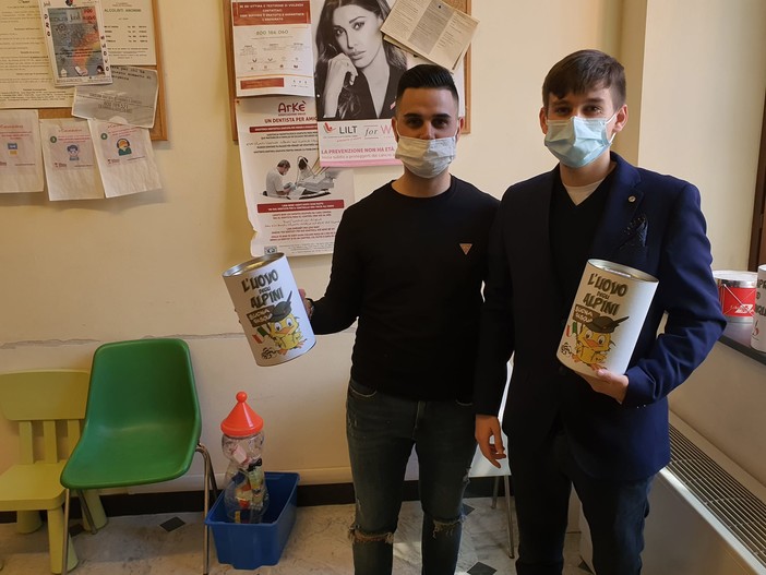 I ragazzi di 'Gioventù Nazionale' donano le uova ai servizi sociali di Vallecrosia e Ventimiglia (Foto)