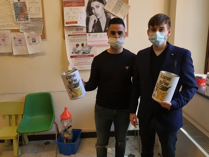 I ragazzi di 'Gioventù Nazionale' donano le uova ai servizi sociali di Vallecrosia e Ventimiglia (Foto) I ragazzi di 'Gioventù Nazionale' donano le uova ai servizi sociali di Vallecrosia e Ventimiglia (Foto)