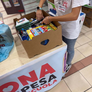 Solidarietà scolastica nell’Imperiese: raccolti 746 kg di materiale didattico con “Dona la spesa scuola”