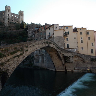 Dolceacqua: ANNULLATO lo spettacolo in programma stasera “Autobiografia sentimentale di uno str….”. Dolceacqua: ANNULLATO lo spettacolo in programma stasera “Autobiografia sentimentale di uno str….”.