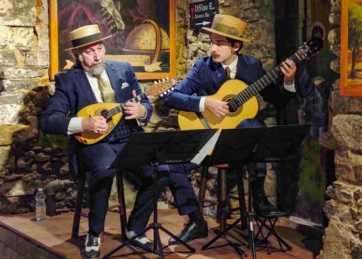 Sanremo, alla Federazione Operaia il mandolino di Freddy Colt e la Chitarra di Davide Frassoni Sanremo, alla Federazione Operaia il mandolino di Freddy Colt e la Chitarra di Davide Frassoni