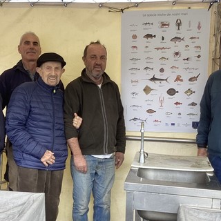 Sanremo: pannello con le principali specie ittiche donato dal Consolato del Mare (Foto) Sanremo: pannello con le principali specie ittiche donato dal Consolato del Mare (Foto)