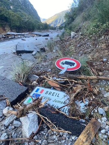Val Roya francese: oggi arriva Macron, i problemi crescono, la città di Nizza si mobilita per l'entroterra (Foto e Video) Val Roya francese: oggi arriva Macron, i problemi crescono, la città di Nizza si mobilita per l'entroterra (Foto e Video)
