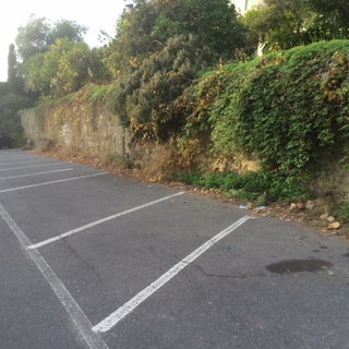 Sanremo: degrado nella zona tra il Liceo Cassini e Villa Zirio, la segnalazione e le foto di un nostro lettore