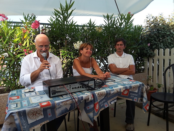 Diano Marina: ieri il quinto appuntamento con gli incontri “Dianoir - gialli sotto l’ombrellone” a cura dello scrittore dianese Ugo Moriano Diano Marina: ieri il quinto appuntamento con gli incontri “Dianoir - gialli sotto l’ombrellone” a cura dello scrittore dianese Ugo Moriano