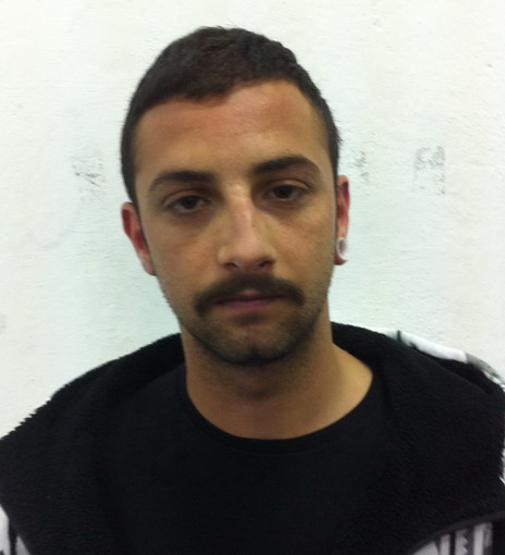 Ventimiglia: aveva colpito un giovane con una 'bottigliata', 25enne arrestato nel giorno del suo compleanno Ventimiglia: aveva colpito un giovane con una 'bottigliata', 25enne arrestato nel giorno del suo compleanno