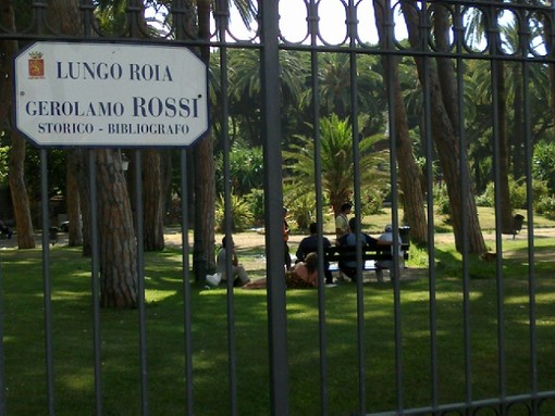 Ventimiglia: intervento delle forze dell’ordine per l’ennesima deprecabile scena di ordinario disagio all’interno dei giardini pubblici Ventimiglia: intervento delle forze dell’ordine per l’ennesima deprecabile scena di ordinario disagio all’interno dei giardini pubblici