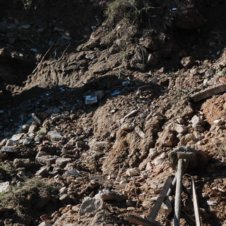 Bordighera: deragliamento del treno, la frana è scesa a causa di un abuso edilizio?
