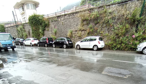 Lavori e pioggia mandano il traffico in tilt a Ventimiglia: code chilometriche fino a Bordighera