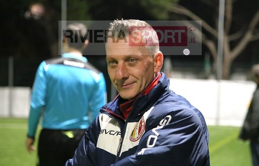 Ivan Busacca, allenatore del Don Bosco Valle Intemelia di calcio a 5 femminile (foto Eugenio Conte)