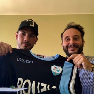 Andrea Demontis con la maglia della Sanremese subito dopo la firma