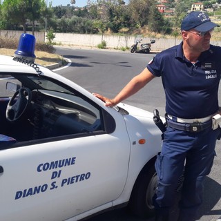 Diano San Pietro: pizzicati ad abbandonare rifiuti ingombranti, scattano le multe della polizia municipale Diano San Pietro: pizzicati ad abbandonare rifiuti ingombranti, scattano le multe della polizia municipale