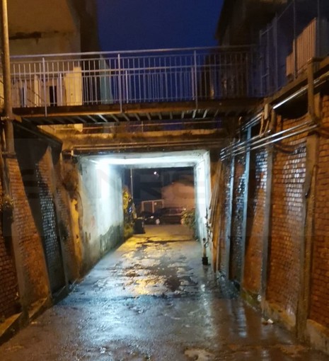 Sanremo: in via Goethe il 'Ponte dell'Italgas' in condizioni di degrado, rischi per chi transita (Foto)