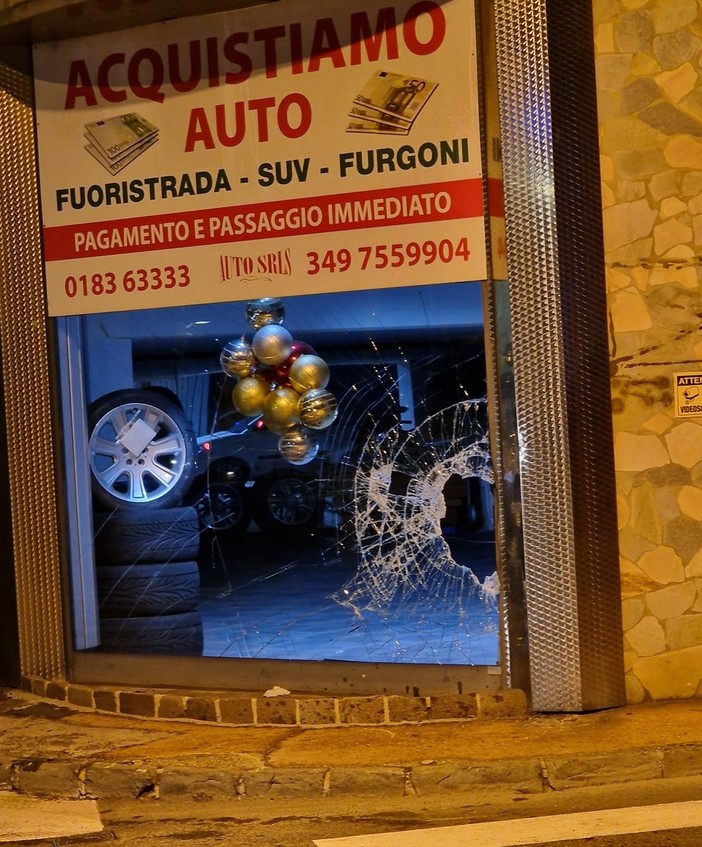 Imperia: scontro auto-scooter nella notte, 16enne in gravi condizioni al 'Santa Corona'