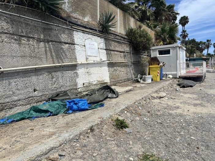 Spiagge libere tra degrado e interventi incompiuti: una lettrice "Sanremo merita più cura e attenzione ai dettagli quotidiani" Spiagge libere tra degrado e interventi incompiuti: una lettrice "Sanremo merita più cura e attenzione ai dettagli quotidiani"