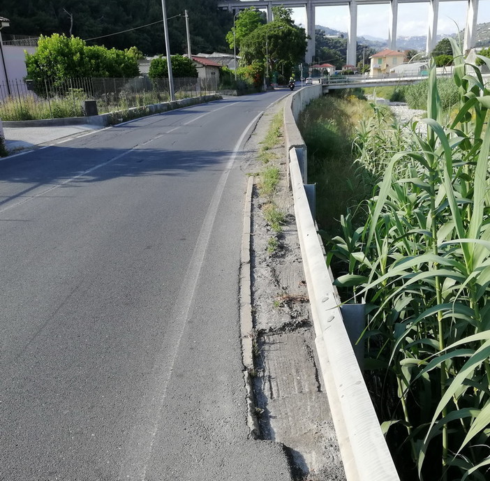 Vallecrosia: degrado nella zona di via Roma, la richiesta di un intervento da un nostro lettore (Foto) Vallecrosia: degrado nella zona di via Roma, la richiesta di un intervento da un nostro lettore (Foto)