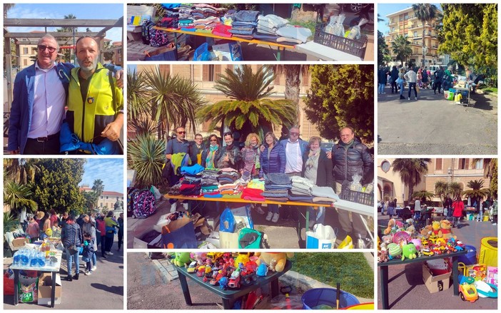 Imperia, volontari in piazza Roma più giocattoli e meno bombe per dare un sorriso ai bambini (Foto e Video) Imperia, volontari in piazza Roma più giocattoli e meno bombe per dare un sorriso ai bambini (Foto e Video)