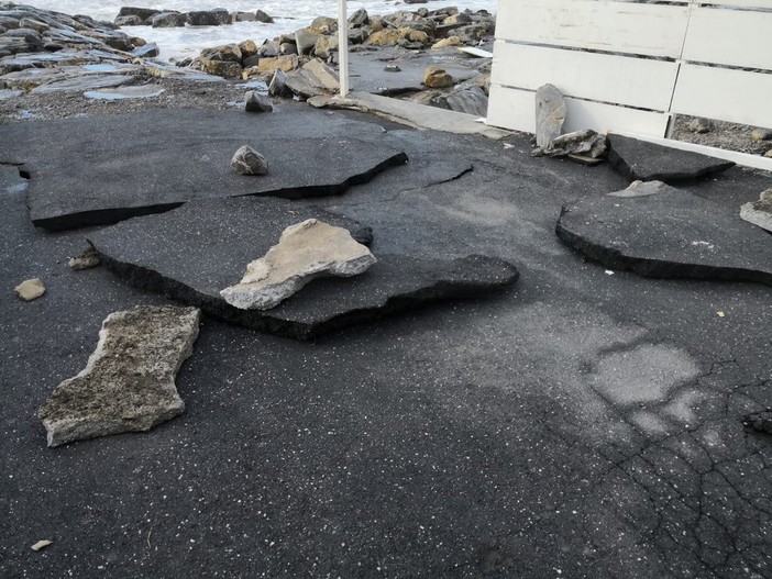 Maltempo: ripartiti sul territorio gli 8 milioni per le difese della costa, ad Imperia 2,5 mln per la diga foranea