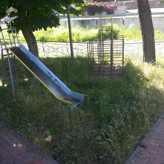 Degrado nel centro storico di Vallecrosia: la denuncia (con foto) del gruppo 'Adesso Vallecrosia'