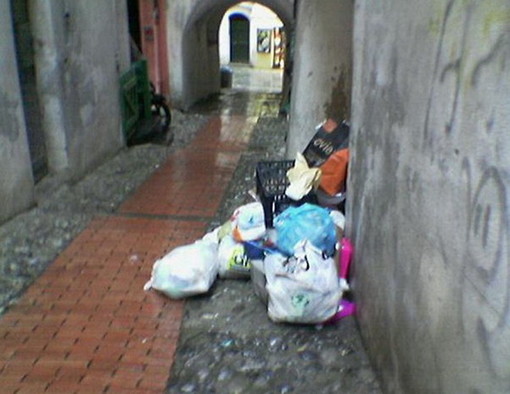 Sanremo: degrado nella Pigna in via Bezzecca, la mail di protesta di una lettrice