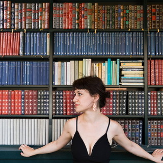 Debora Scalzo ospite al Bordighera Book festival per firmare le copie del suo romanzo ‘Io resto così’ Debora Scalzo ospite al Bordighera Book festival per firmare le copie del suo romanzo ‘Io resto così’