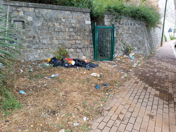 Ventimiglia: degrado al confine di Ponte San Ludovico, i cittadini chiedono più attenzione al Comune (Foto)