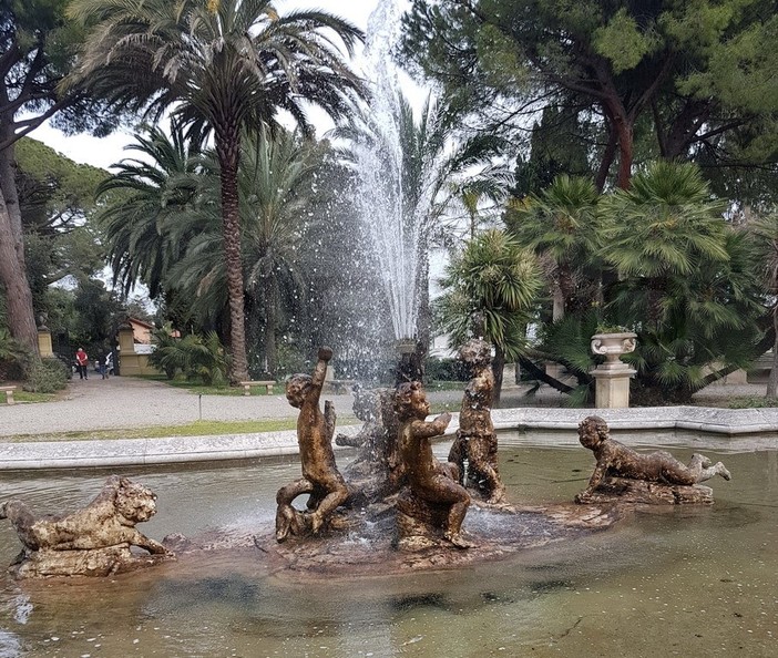 Sanremo: degrado della fontana di Villa Ormond, la segnalazione con foto di una nostra lettrice Sanremo: degrado della fontana di Villa Ormond, la segnalazione con foto di una nostra lettrice